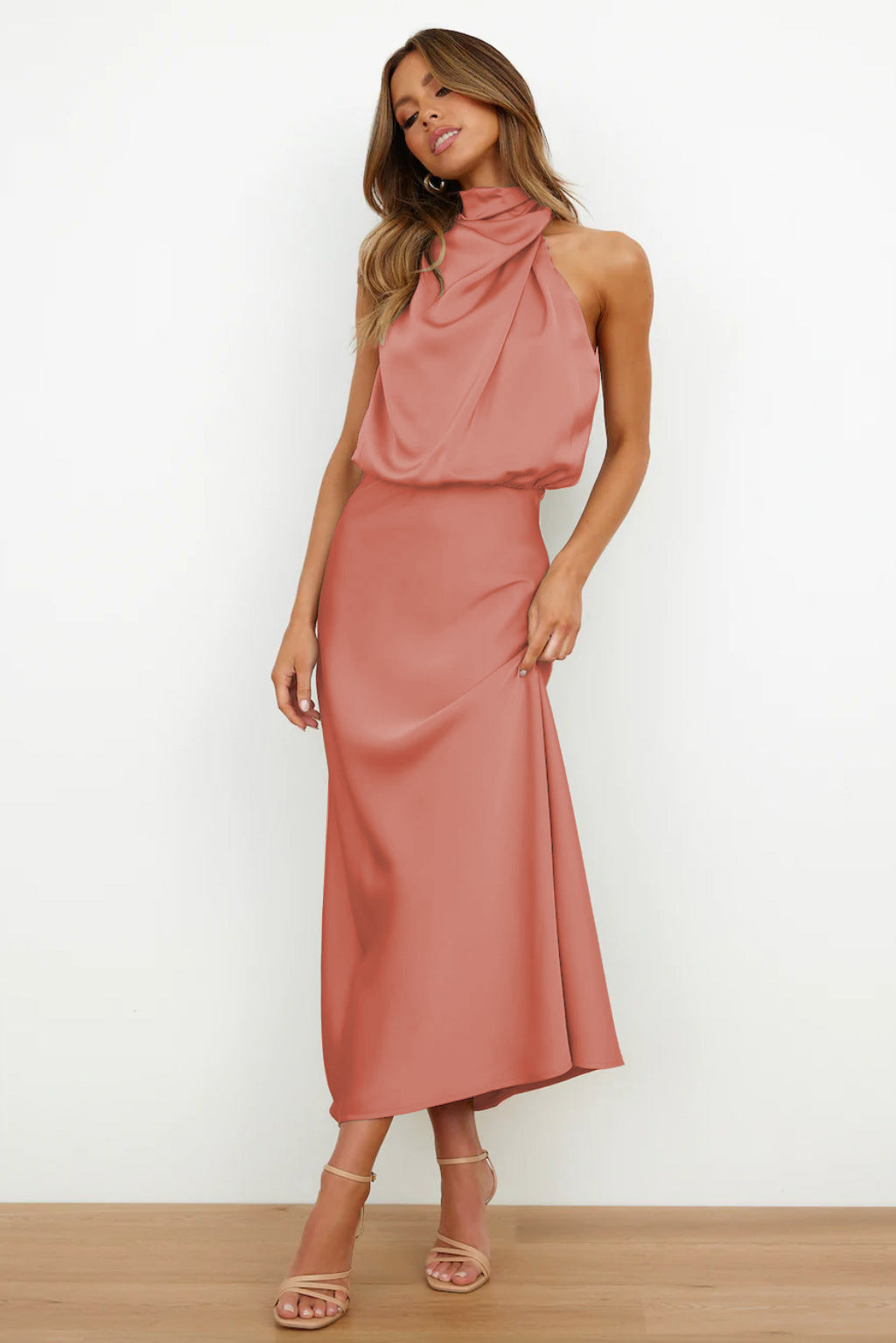 Justyna – Vestido Largo Con Escote Halter