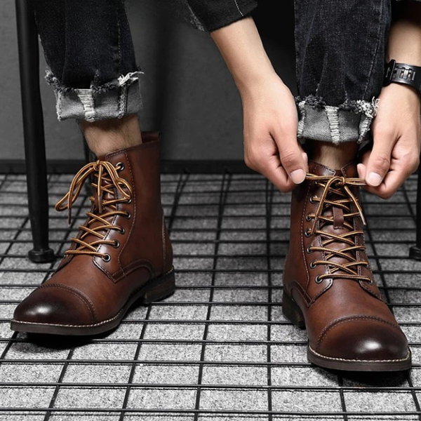 Shabtai - Elegante Bota de Cuero