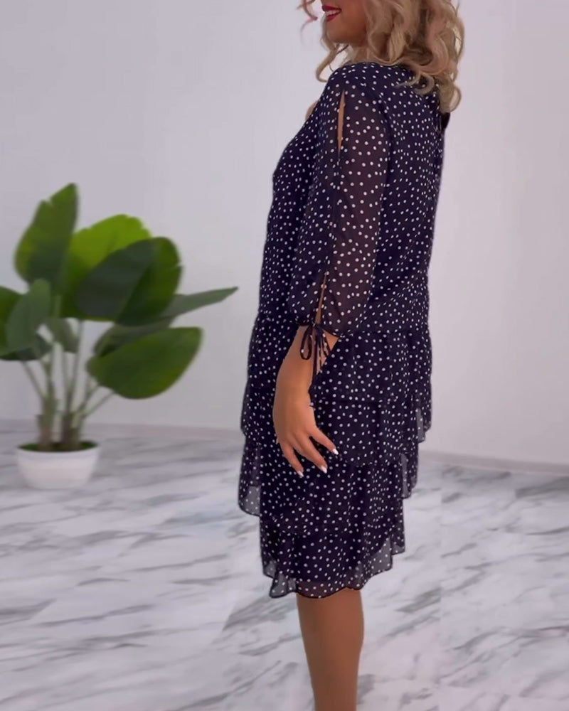 Eralyn - Vestido Escalonado Con Estampado De Lunares y Mangas Con Lazo y Abertura