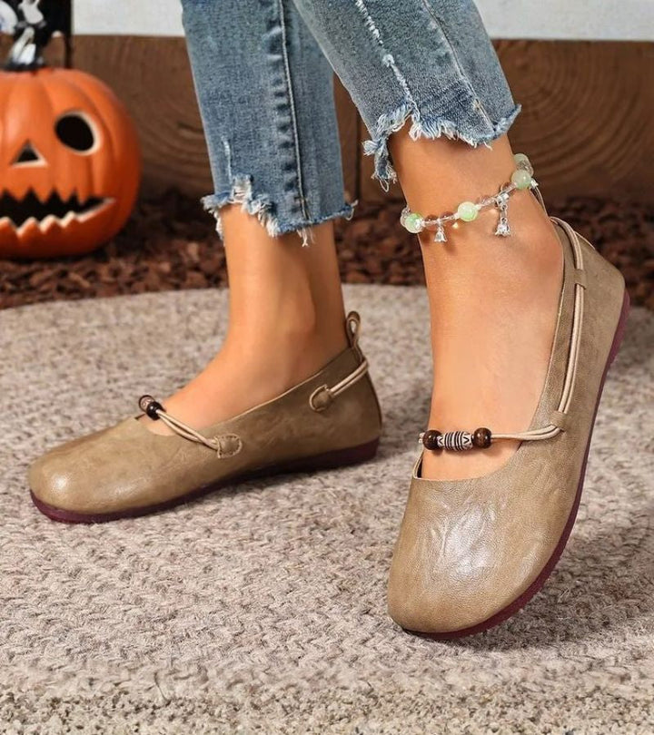 Denissa - Zapatos Planos con Puntera Cuadrada y Correa con Abalorios
