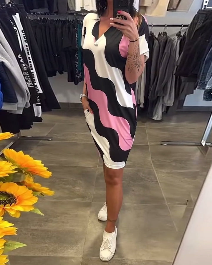 Penelope - Elegante Vestido Con Cuello En V Y Estampado Ondulado