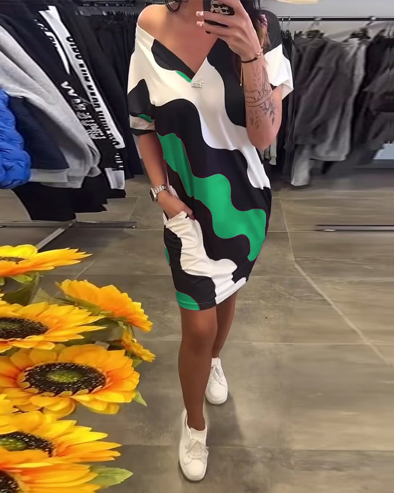 Penelope - Elegante Vestido Con Cuello En V Y Estampado Ondulado
