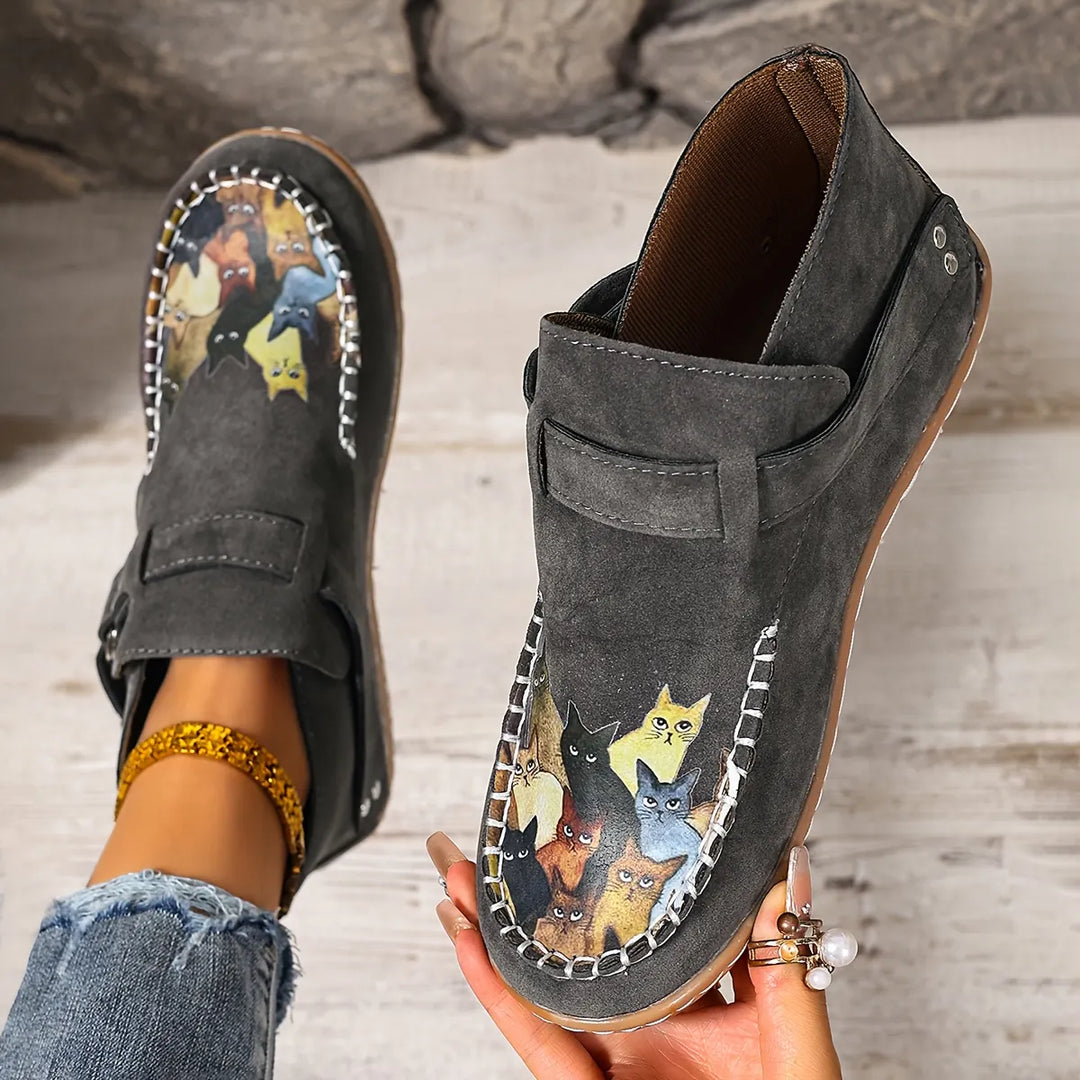 Viktoriy - Botines Planos Con Estampado de Gatos y Hebilla