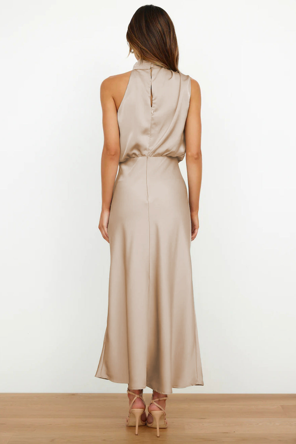 Justyna – Vestido Largo Con Escote Halter