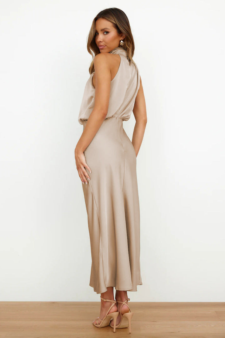 Justyna – Vestido Largo Con Escote Halter