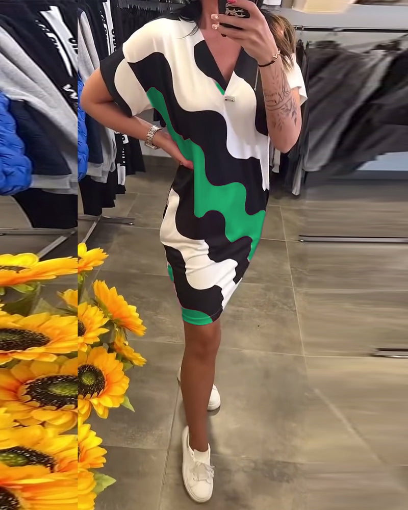 Penelope - Elegante Vestido Con Cuello En V Y Estampado Ondulado