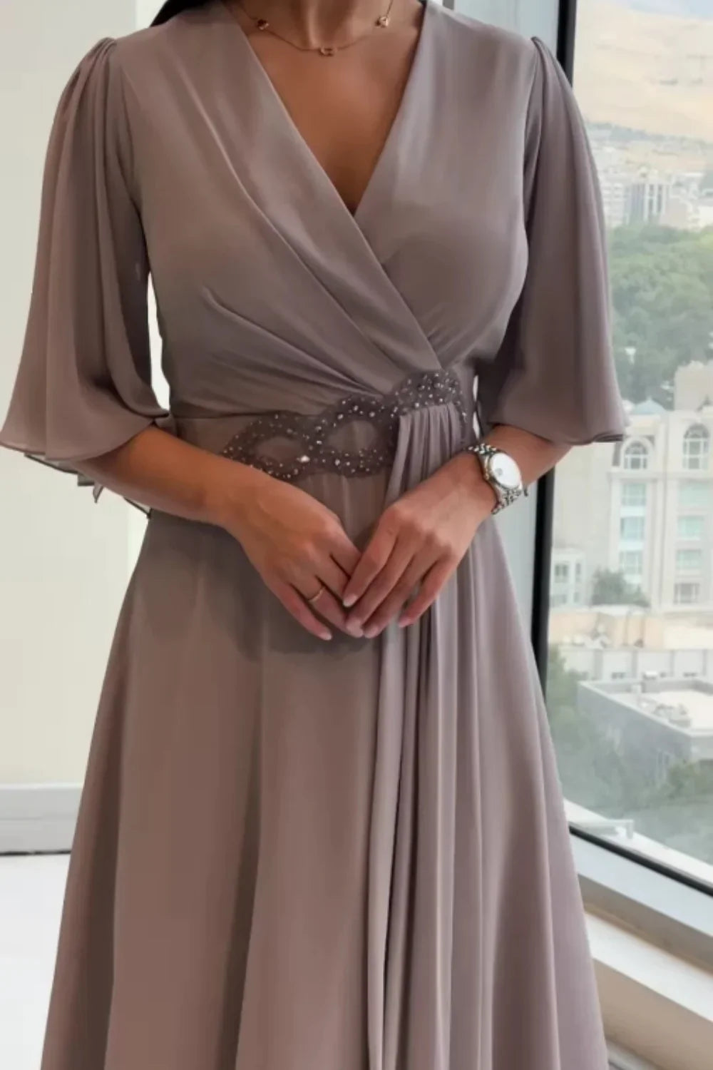 Bhagya - Elegante Vestido largo de Gasa Con Escote en V