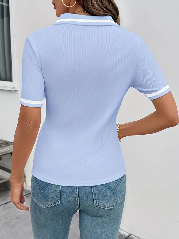 Vasilka - Elegante Top De Manga Corta Con Cuello