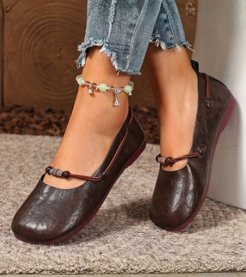 Denissa - Zapatos Planos con Puntera Cuadrada y Correa con Abalorios