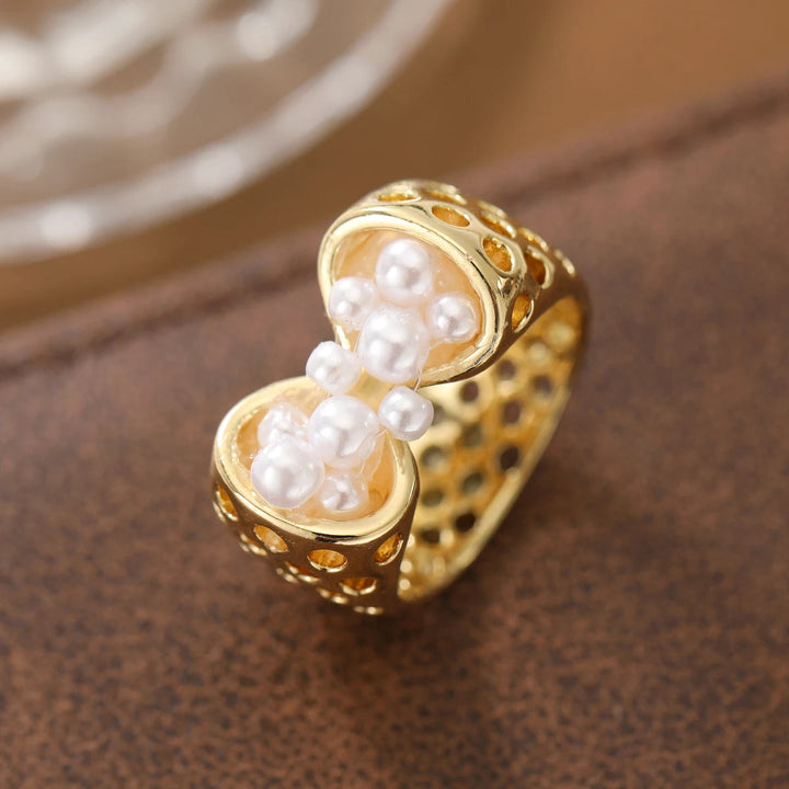 Velmira - Anillo Envolvente Escultural Con Perlas