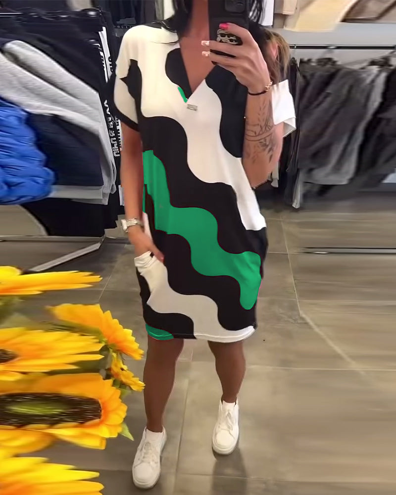 Penelope - Elegante Vestido Con Cuello En V Y Estampado Ondulado