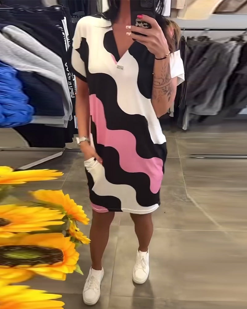 Penelope - Elegante Vestido Con Cuello En V Y Estampado Ondulado
