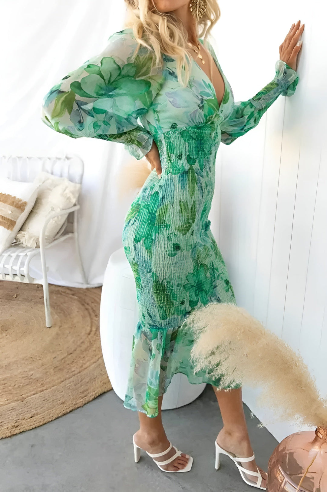 Nayra - Elegante Vestido Floral Con Cuello En V