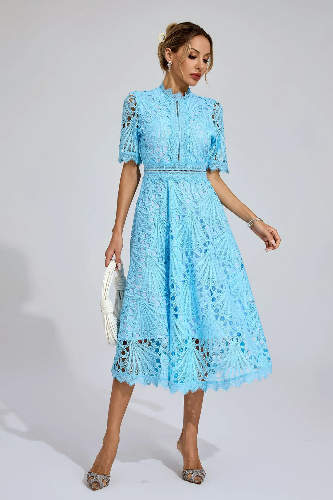 Vorelle - Vestido Informal de Manga Corta con Bordado Floral