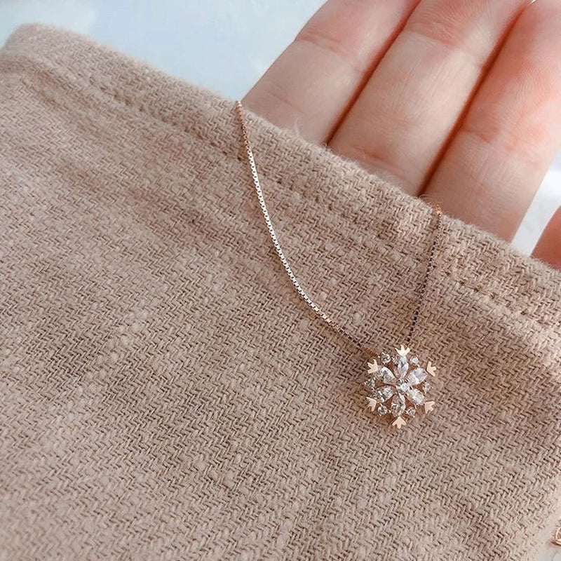 Nyellain - Collar de Cristal con Copo de Nieve Brillante