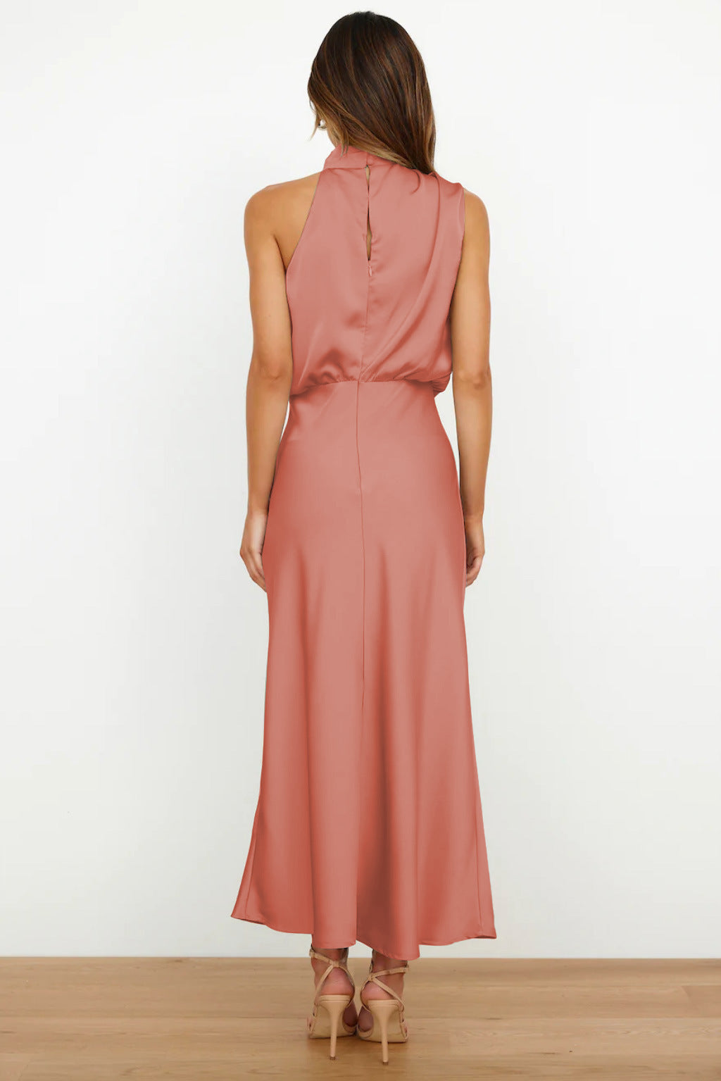 Justyna – Vestido Largo Con Escote Halter