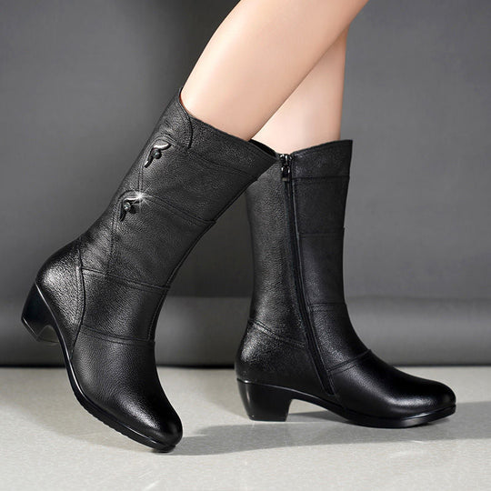 Emmia - Botas de Piel on Tacón Bajo y Detalles Decorativos