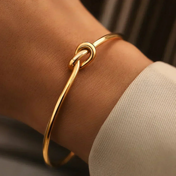 Elin – Brazalete Con Nudo Característico