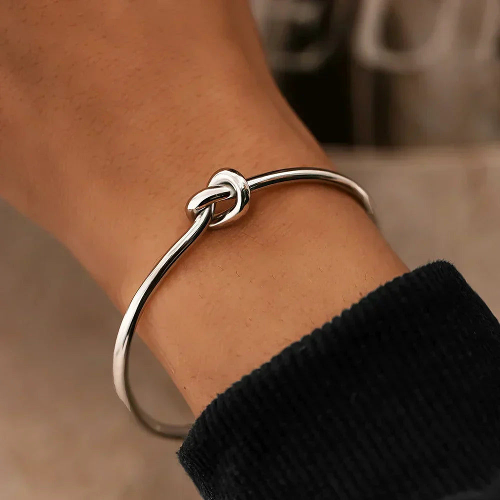Elin – Brazalete Con Nudo Característico