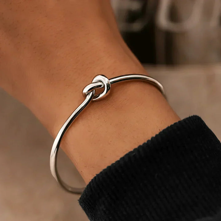 Elin – Brazalete Con Nudo Característico