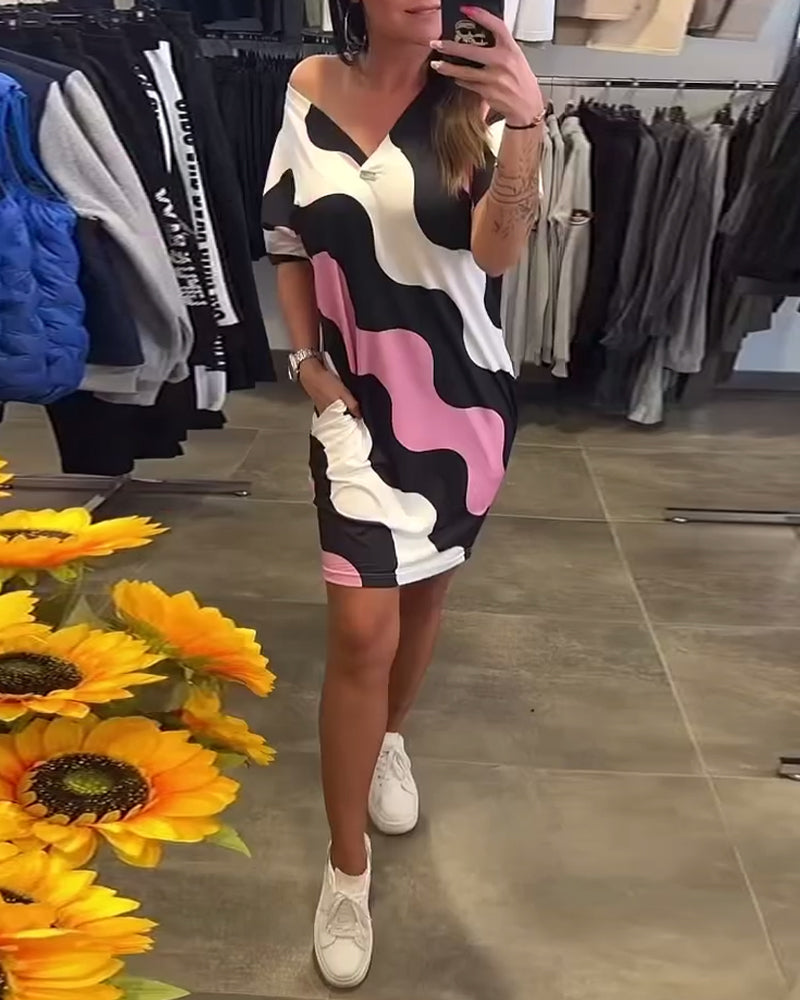 Penelope - Elegante Vestido Con Cuello En V Y Estampado Ondulado