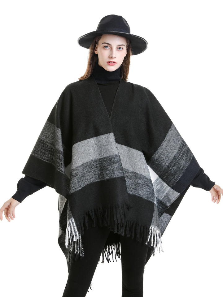 Kyrine - Poncho Chal Con Flecos Y Estampado Geométrico
