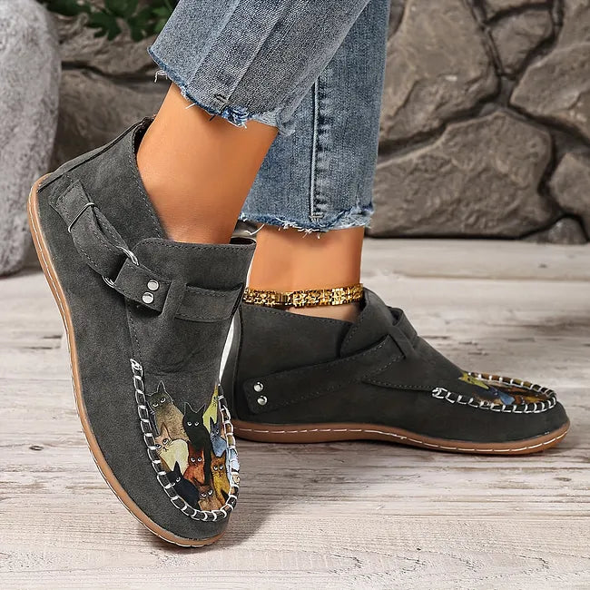 Viktoriy - Botines Planos Con Estampado de Gatos y Hebilla