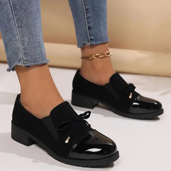 Marvina - Mocasines Elegantes Con Punta Redonda y Lazo Decorativo
