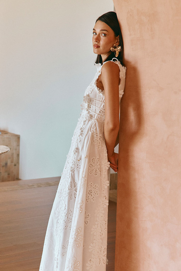 Loreina - Vestido Largo Con Ribete Bordado De Flores