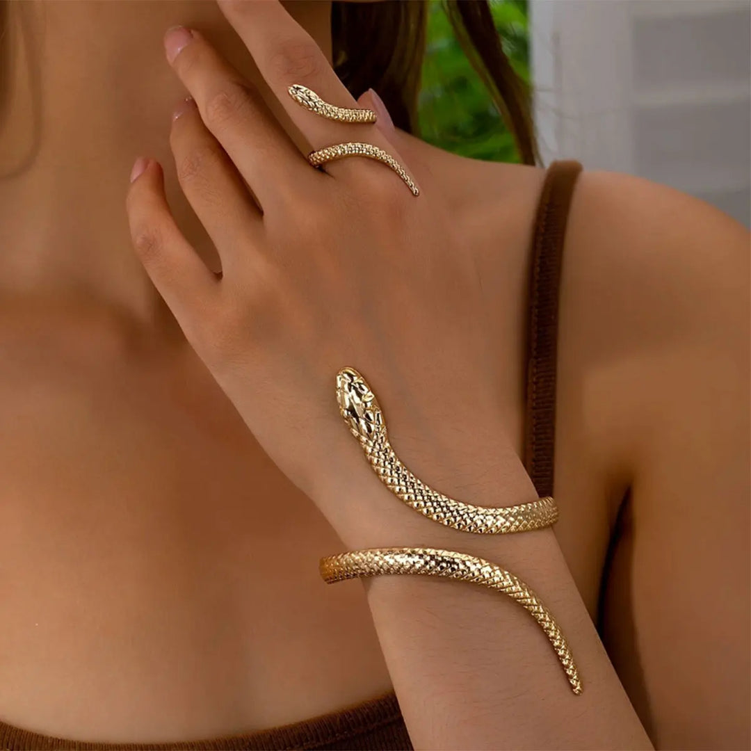 Zevella – Sæt med armbånd og ring med skulptureret slangemotiv