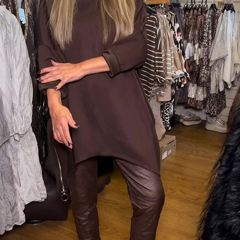 Aldona - Top Asimétrico y Pantalones Lisos