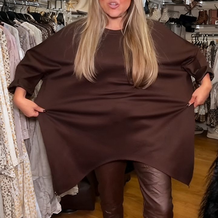 Aldona - Top Asimétrico y Pantalones Lisos