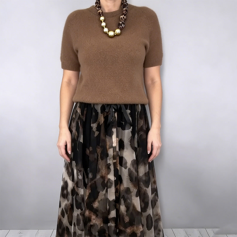 Orli - Elegante jersey y falda floral con estampado de leopardo