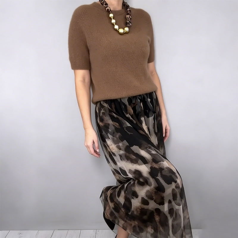 Orli - Elegante jersey y falda floral con estampado de leopardo