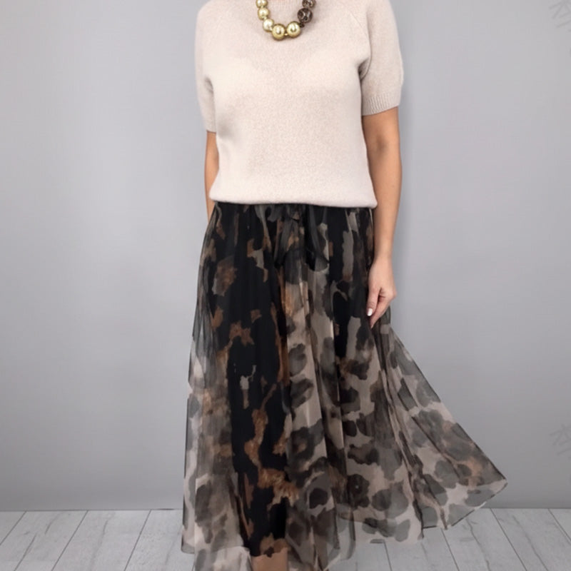 Orli - Elegante jersey y falda floral con estampado de leopardo